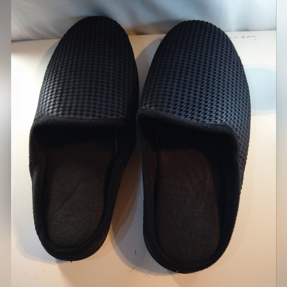 Slippers - Picture 2 of 4